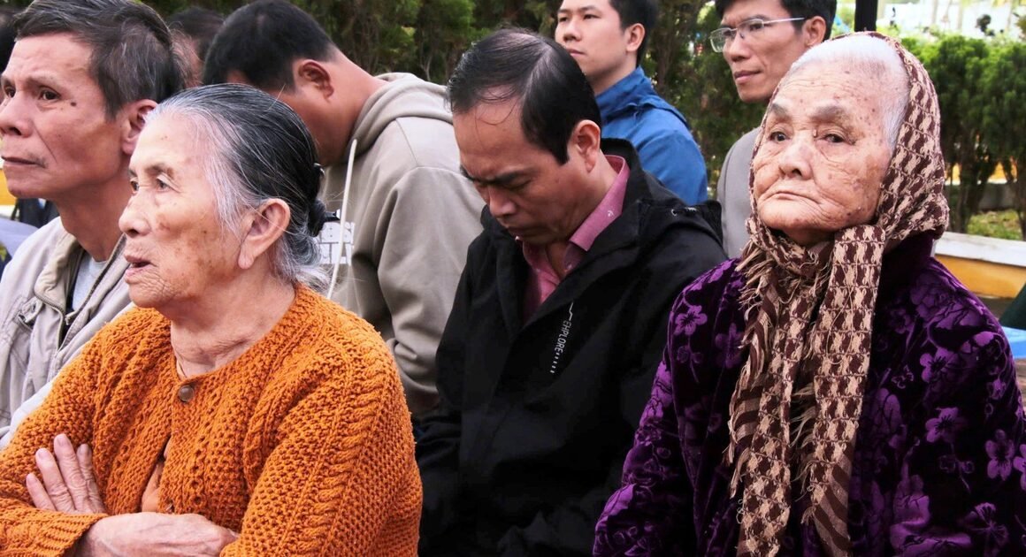 KHÓI HƯƠNG TRẦM LẶNG TẠI ĐÌNH LÀNG NẠI NAM, GÂY NÊN NỖI NHỚ CHƯA TỪNG PHIÊN!