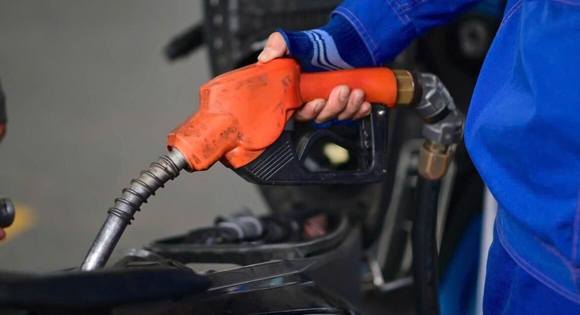 XUNG ĐỘT TRUNG ĐÔNG KHIẾN GIÁ XĂNG DẦU ĐỒNG LOẠT TĂNG CHẠM MỨC KHỦNG!