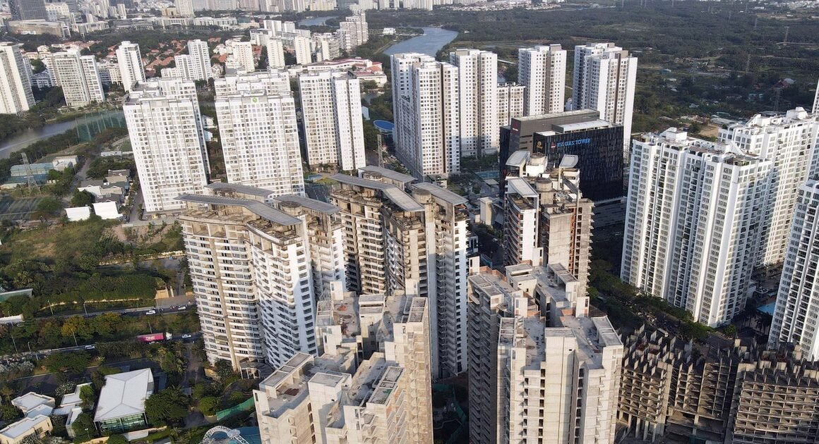 LÃI SUẤT VAY BẤT ĐỘNG SẢN ĐANG CAO NGẤT NGƯỜI, CÓ THỂ GÂY THIỆT HẠI NHIỀU HƠN BẠN NGƯỜI TƯỞNG!