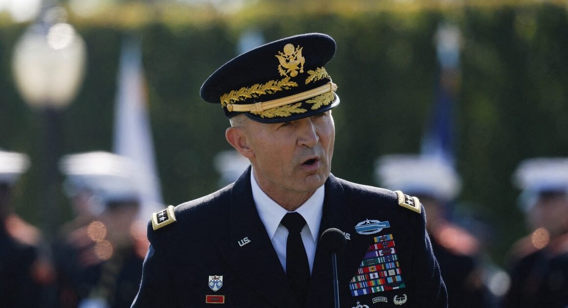 LẠI CÓ BƯỚC ĐI MỚI: THAM MƯU TRƯỞNG LỤC QUÂN MỸ TỪ CHỨC GIẢI THÁI TRONG BỐI CẢNH MỸ ĐẦU TƯ NHIỀU HƠN VÀO CUỘC TẤN CÔNG IRAN