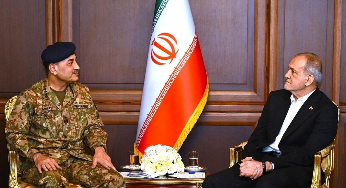 VỆ BINH CÁCH MẠNG HỒI GIÁO IRAN ĐẸO CHẶT EO BIỂN HORMUZ, CẢNH BÁO TÁC CHIẾN GẦN KỀNG