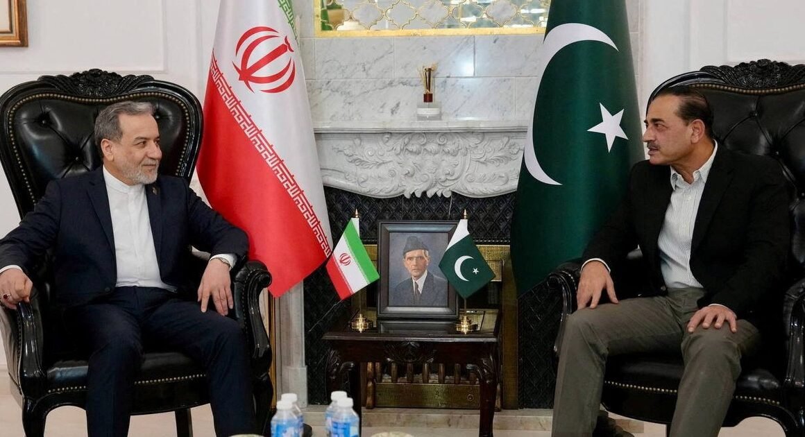 IRAN GỬI ĐỀ XUẤT MỚI CHO MỸ VỀ HORMUZ VÀ CHUNG ĐÀM PHÁN HẠT NHÂN, ĐANG GÂY CHUẨN BỊ CHO MỘT CƠ HỘI ĐỊNH NGHĨA LẠI CHIẾN TRẬN.