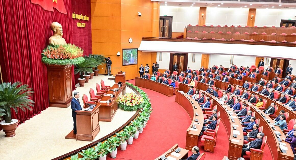 BỘ CHÍNH TRỊ ĐỀ NGHỊ THÍ ĐIỂM CHỈ ĐỊNH ỨNG CỬ CHP, ĐẢM BẢO SỰ LINH HOẠT TRONG GÁN NHIỆM VỤ!