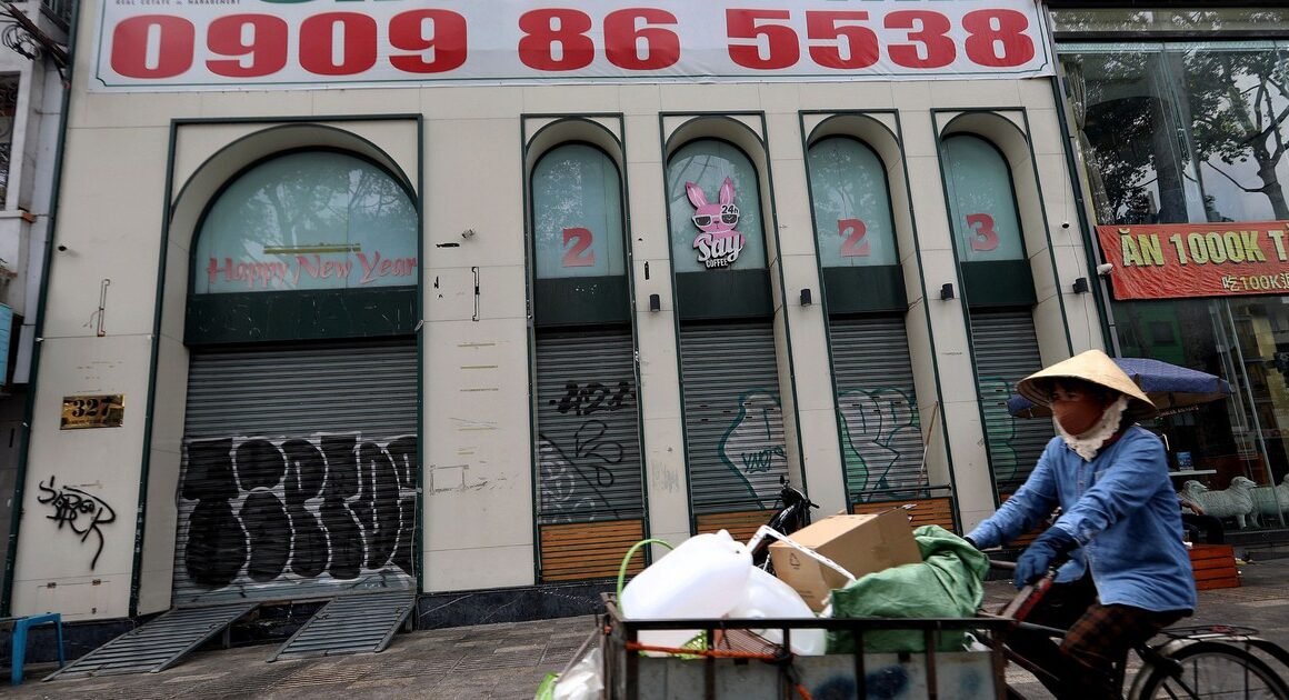 MẶT TIỀN VÀNG TRUNG TÂM TP.HCM BỊ BỎ TRỐNG NHIỀU NĂM, LÀM SAO ĐỂ GIẢI CỨU LÀNG NỐI?