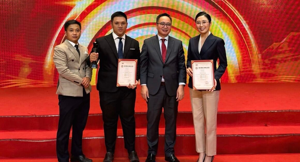 KHÁM PHÁ HÀNH TRÌNH KIÊN TRÌ ĐÒI LẠI MẢNH ĐẤT LỊCH SỬ CỦA LÃO THÀNH CÁCH MẠNG QUA GIẢI BẠC PODCAST CỦA BÁO THANH NIÊN