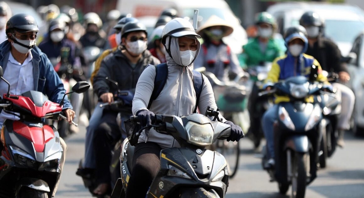 NĂNG NÓNG GIA TĂNG ĐÁNG SỐT, TP.HCM VÀ MIỀN ĐÔNG CHẠY ĐẾN 38 ĐỘ CẢO, DÂN DÙNG ĐỀN GÌ TRƯỚC NẮNG NÓNG KHẮC NGUYỆT?