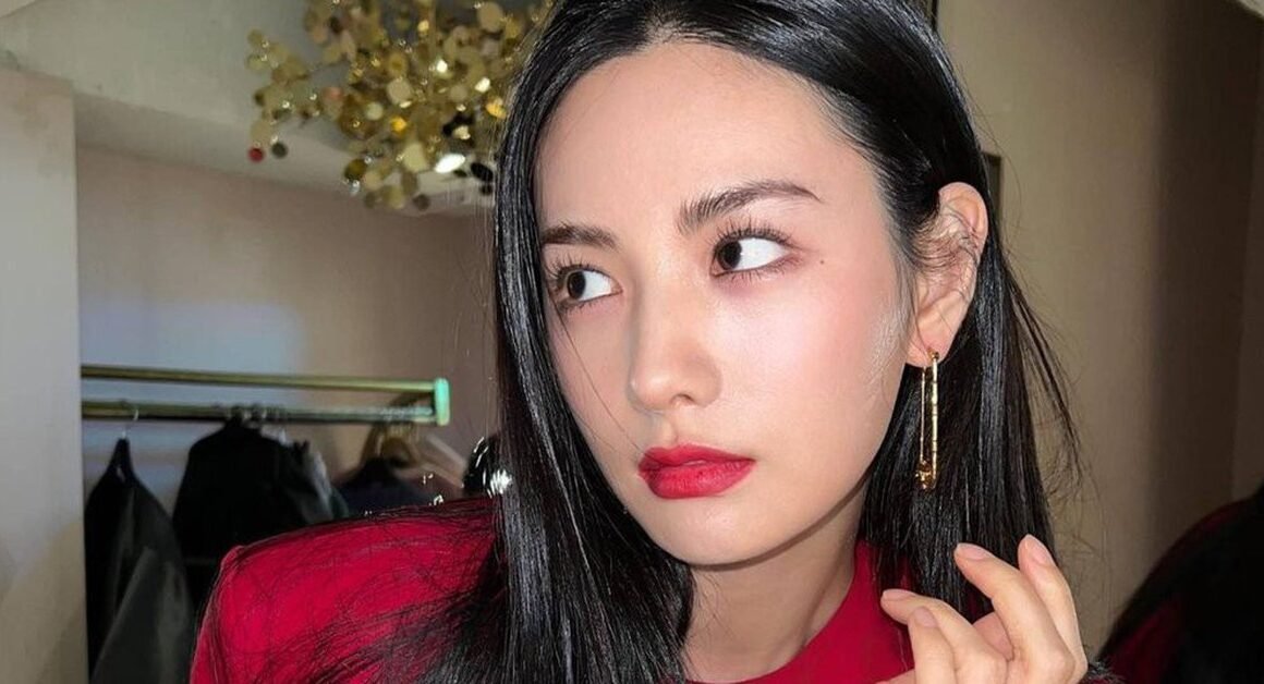 SỰ NGHIỆP CỦA MỶ NHÂN NÀY GÓC NGHIỀN ĐAU ĐỚN, KHIẾN NGƯỜI HÂM MỘ KHÓ CỨU NỔI THẬP ẦM ẦM!