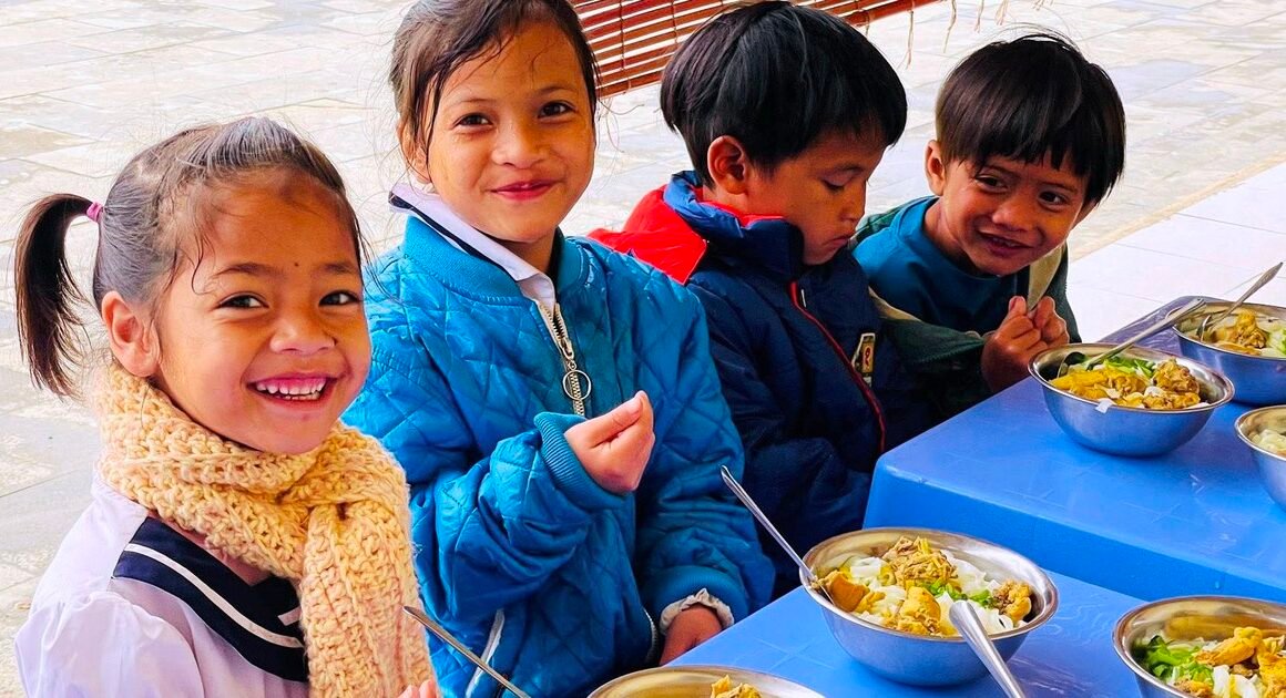 ĐÀ NẴNG RA TĂNG CƯỜNG KIỂM SOÁT AN TOÀN THỰC PHẨM TRONG TRƯỜNG HỌC—AI SẼ CHỊU TRÁCH NHIỆM?