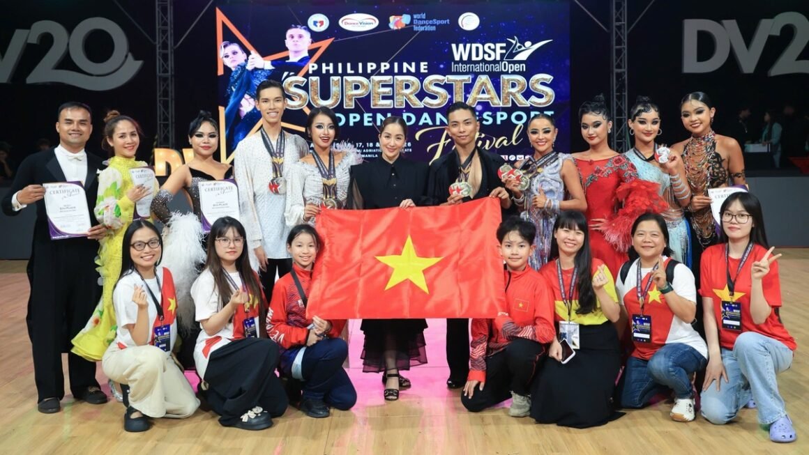 ĐỘI TUYỂN DANCESPORT VIỆT NAM GÂY BẤT NGỜ LÊN NGÔI TRONG NGÀY ĐẦU GIẢI ĐÔNG NAM Á 2026!