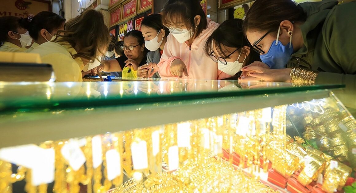 BẾN VÀNG TRANG SỨC MỸ NGHỆ: AI CẬP NHẬT NƠI VÀNG TRÔI NỔI TRÊN THỊ TRƯỜNG AI ĐANG CHỊU RỦI RO?