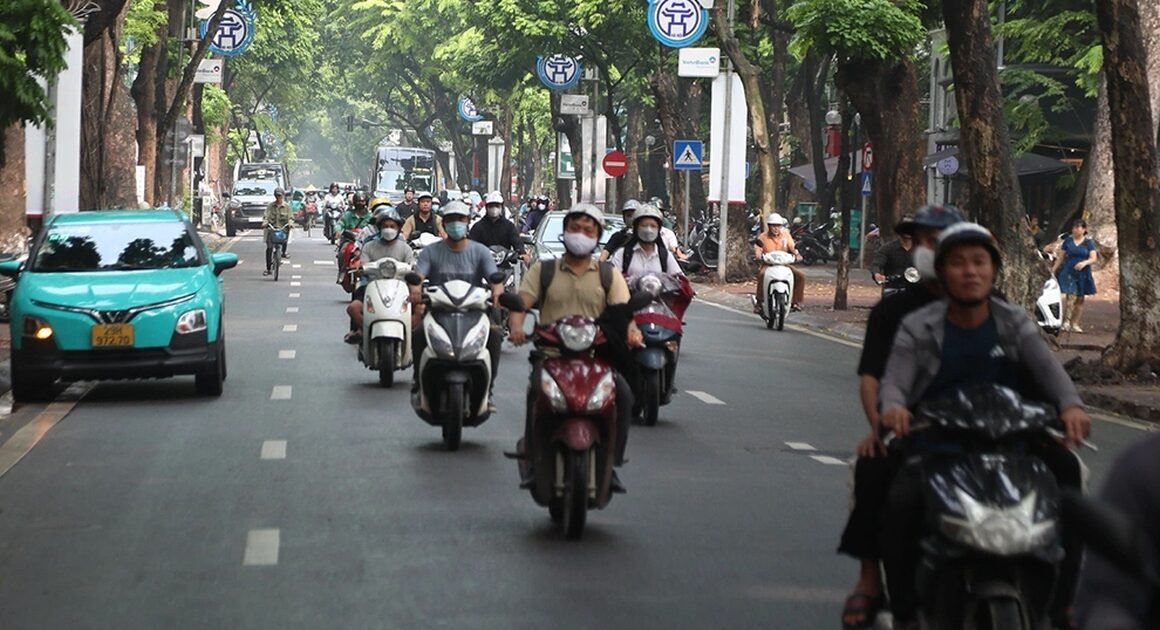 HÀ NỘI SẮP RA MẮT VÙNG PHÁT THẢI THẤP, TP.HCM CŨNG MỞ CHIỀU ĐƯỜNG ĐỂ XẾ XĂNG CÓNG BẰNG DẬY?