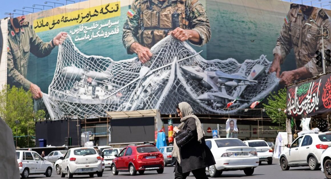 QUÂN ĐỘI MỸ BẮT ĐẦU PHONG TỎA HÀNG HẢI VÀO CÁC CẢNG IRAN THEO LỆNH CỦA TỔNG THỐNG DONALD TRUMP, GÂY NGHI VẤN VỀ XUNG ĐỘT MỚI TRỞ NÊN NÓNG HƠN