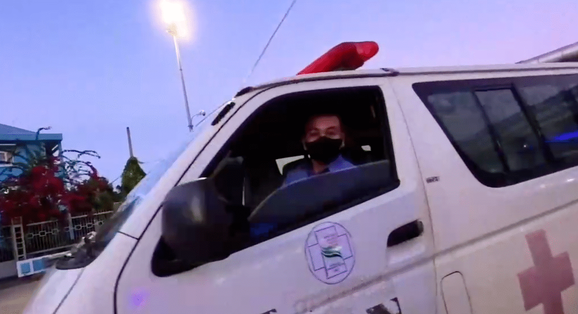 TÀI XẾ XE CẤP CỨU DÙNG BẰNG LÁI HẾT HẠN VÀ BẬT ĐƯỢC ƯU TIÊN SAI QUY ĐỊNH, BỊ XỬ PHẠT GẦN 80 TRIỆU ĐỒNG!