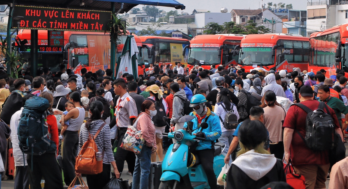 NGÀY 30.4 – 1.5, BẾN XE MIỀN TÂY ĐỐI DIỆN GẬP GÓI VÀO GIỜ GẬT GỠ NHẤT!