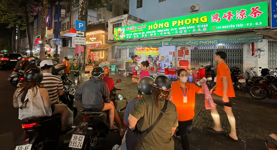 KHÁM PHÁ KHẢ NĂNG KINH TẾ MẠNH MẼ CỦA VỈA HÈ – TỪ NHỮNG QUÁN CÀ PHÊ ĐẾN ĐIỂM HẸN DU LỊCH HƯỚNG VỀ TƯƠI SÁNG!