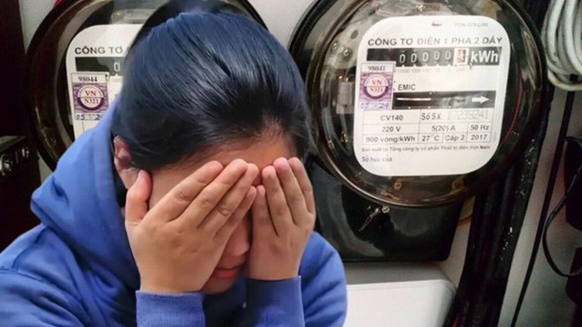 BỮA SỐNG TRÊN NỀN HÓA ĐƠN TIỀN ĐIỆN KHIẾN NGƯỜI PHỤ NỮ TRUNG QUỐC MỞ RA SỰ THẬT KINH HOÀNG CHƯA TỪNG NGHĨ ĐẾN