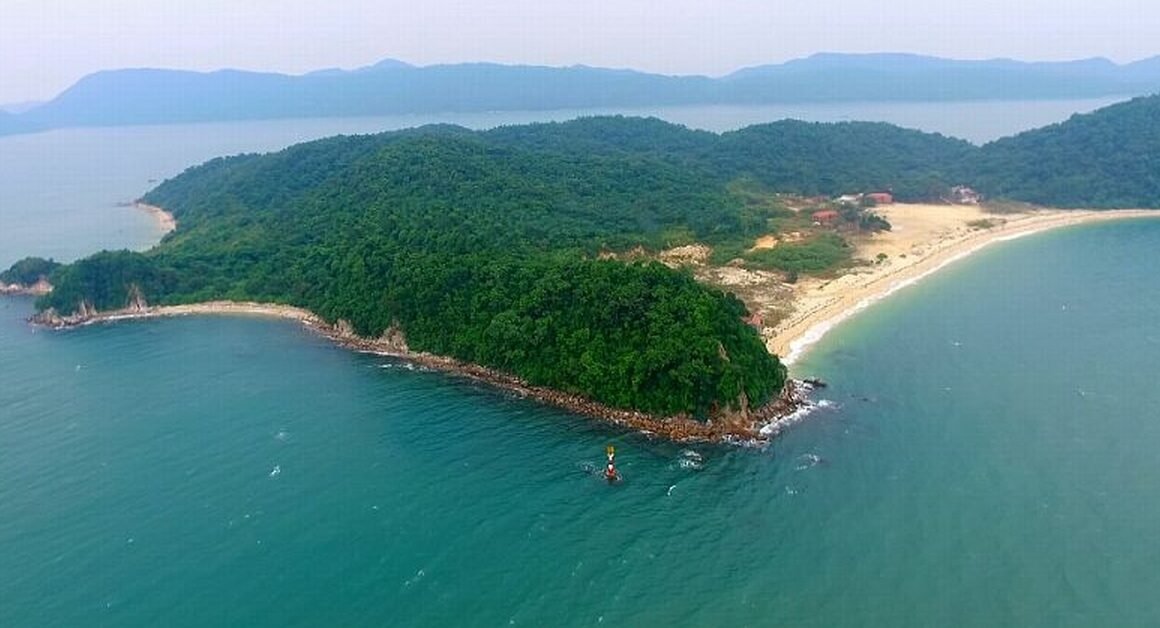 KHÁM PHÁ HÒN ĐẢO HOANG SƠ ẨN CHỨA NHỮNG BẢN CÁO ĐỘC ĐÁO CHƯA ĐƯỢC MỞ KHUNG VỪA GẦN ĐẤT LIỀN