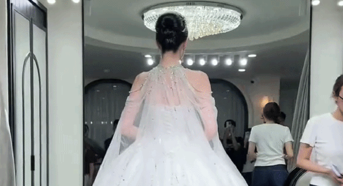 KHÁM PHÁ VẺ ĐẸP NGHỆ THUẬT CỦA CÔ DÂU SHOWBIZ ĐANG LÀM CHAO ĐẢO MẠNG!