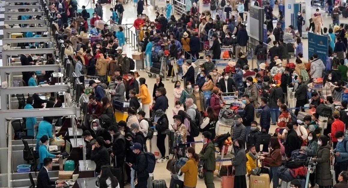 HÃNG HÀNG KHÔNG CÓ BIỆN PHÁP NÀO ĐỂ BẢO VỆ HÀNH KHÁCH TRƯỚC ÁP LỰC CHI PHÍ NHIÊN LIỆU!