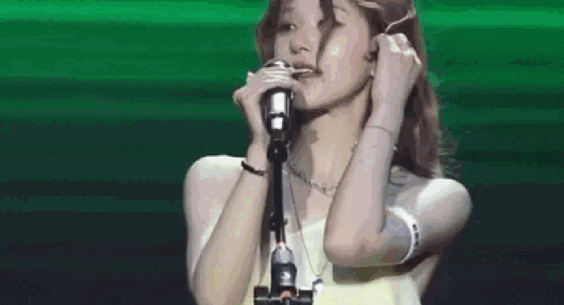 KHÓA CHẶT TRANG PHỤC, TRIỆU LỘ TƯ VƯỢT NẮNG GẮN CHẶT VỚI VŨ ĐẠO BÀI HÁT GÂY NGHIỆN!