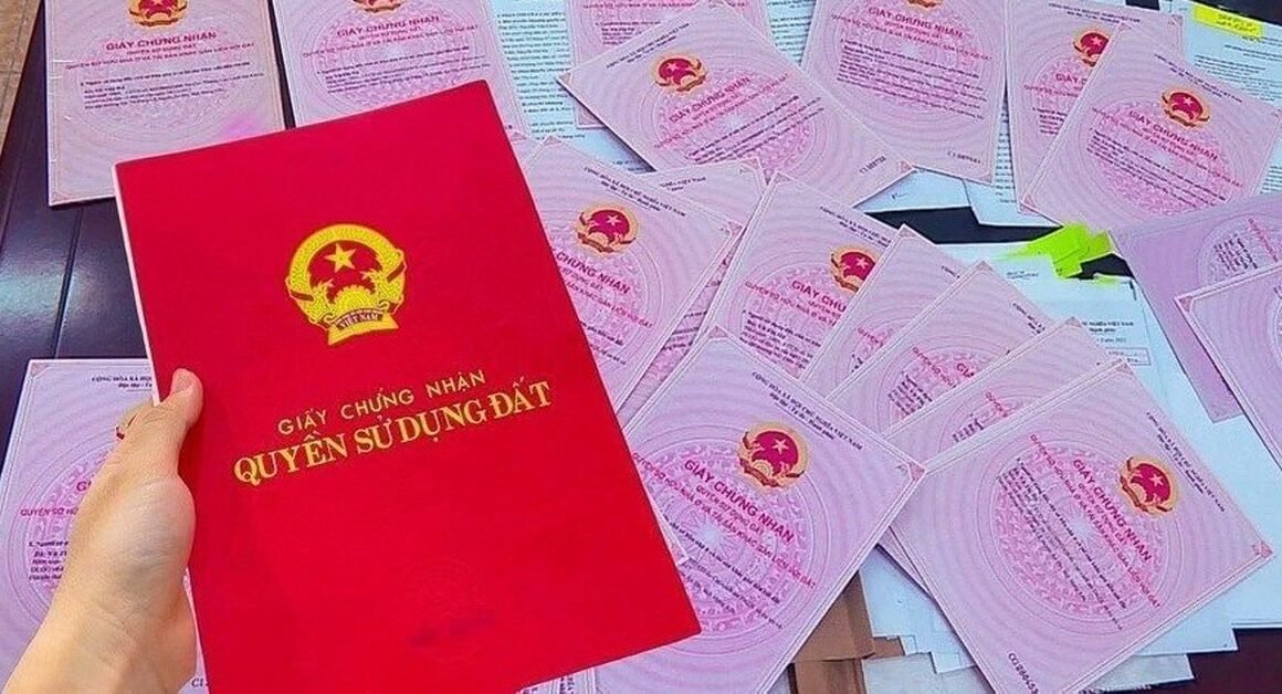 ĐỪNG ĐỂ BỊ LỪA GIAO THÔNG TIN VÀO ỨNG DỤNG VNeID ĐỂ TRÁNH RỦI RO THÔNG TIN CÁ NHÂN