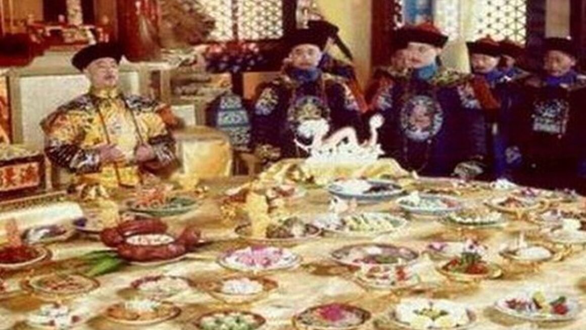 BÍ ẨN KINH HOÀNG SAU ĐẠI TIỆC THIÊN TẨU CỦA CÀN LONG: TẠI SAO NHỮNG LÃO NHÂN THAM DỰ LẠI NGUY HIỂM ĐẾN VẬY?