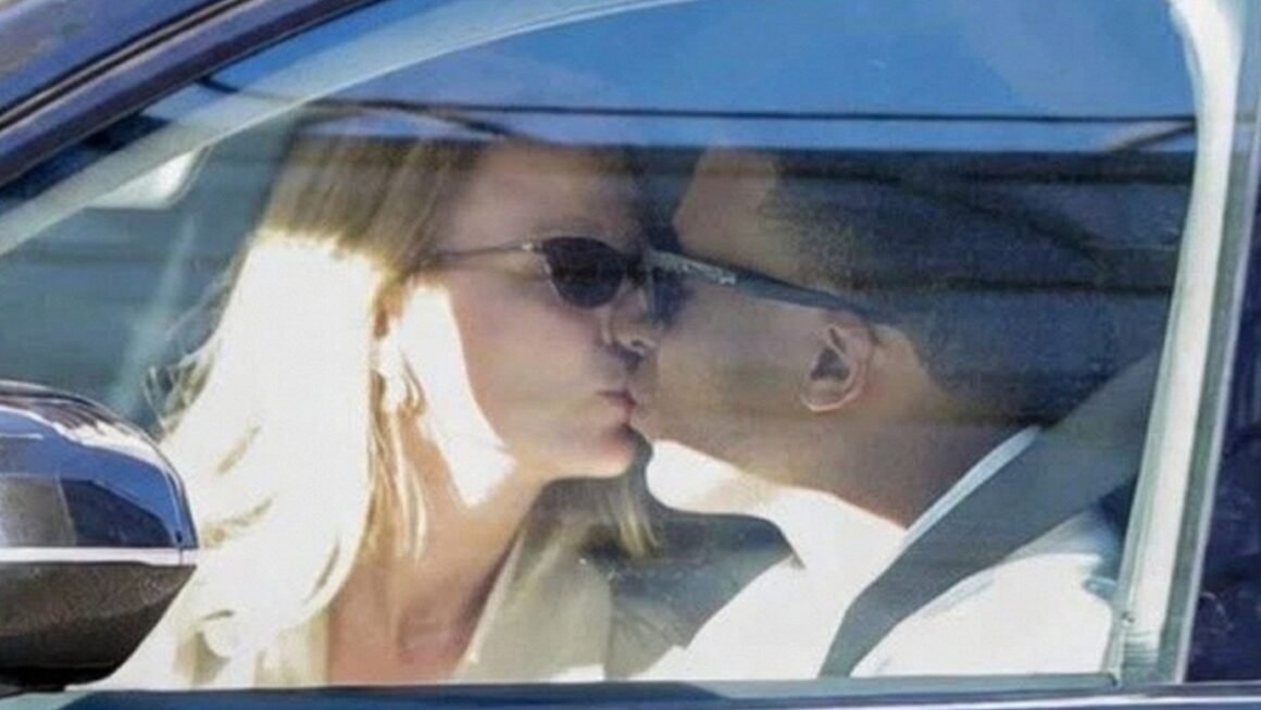 KHI NHIỀU NGƯỜI ĐỒNG LOẠT XEM THẤY, MỘT BỨC TRANH GÂY CHUẾM ĐỔI ĐANG DIỄN RA TRONG Ô TÔ CỦA MBAPPE!