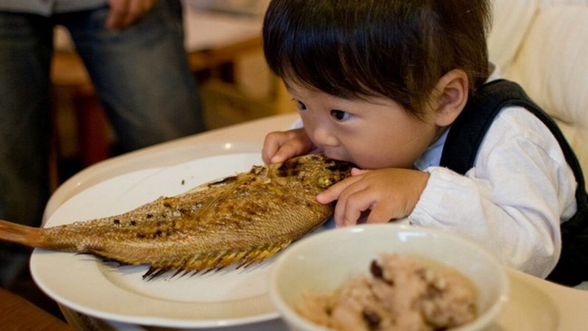 BẠN ĐÃ BIẾT CÁCH ĂN CÁ ĐÚNG CÁCH VỚI MẸ BẦU VÀ TRẺ NHỎ CHƯA?