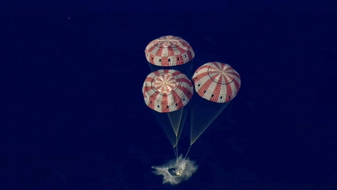 TÀU ORION HOÀN TẤT HÀNH TRÌNH LẦN ĐẦU SAU HƠN 50 NĂM TRỞ LẠI MẶT TRĂNG, KỶ LỤC MỚI ĐANG ĐƯỢC XÁC LẬP!