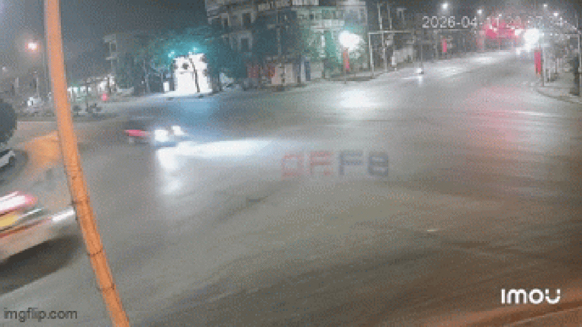 XẢY RA ĐẦU ĐƯỜNG: XE CỨU THƯƠNG GẬP GOLIATH VÀ XE BÁN TẢI MẤT KIỂM SOÁT!