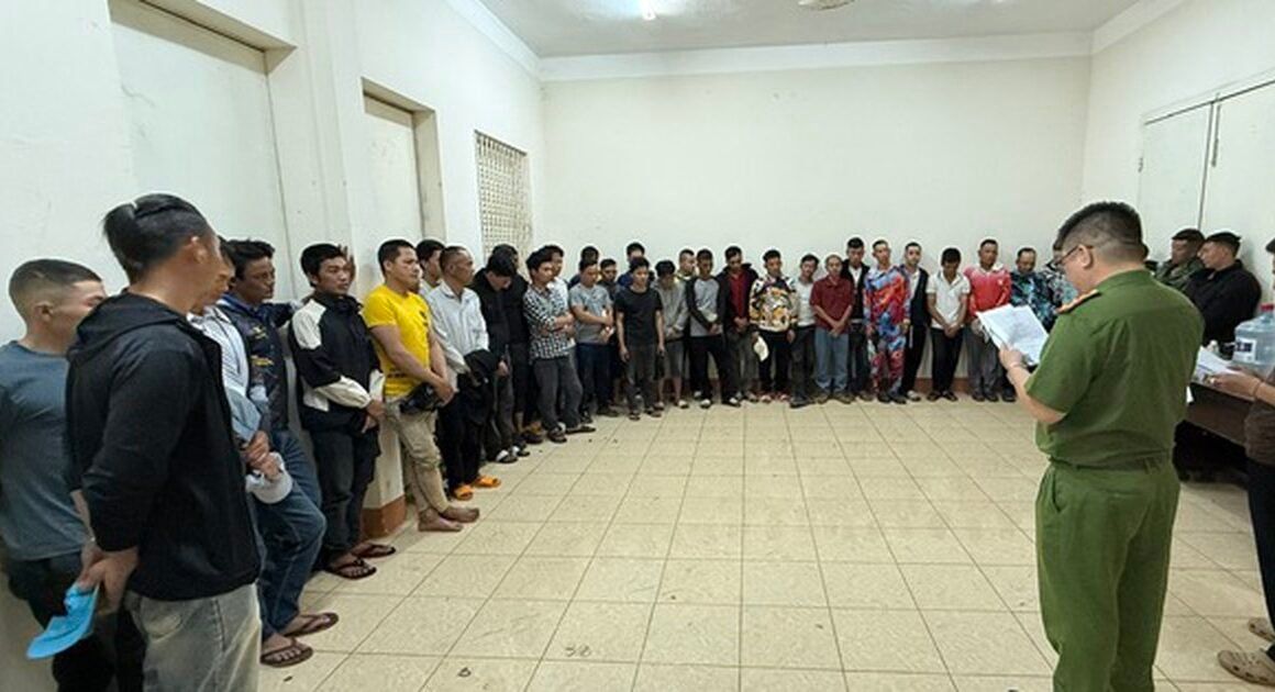 BỊ KHỞI TỐ VÌ TỔ CHỨC GIẢI CÂU CÁ TRÁHÌNH ĐỂ ĐÁNH BẠC, HƠN 40 CẦN THỦ NGUỐC TRONG TÒA