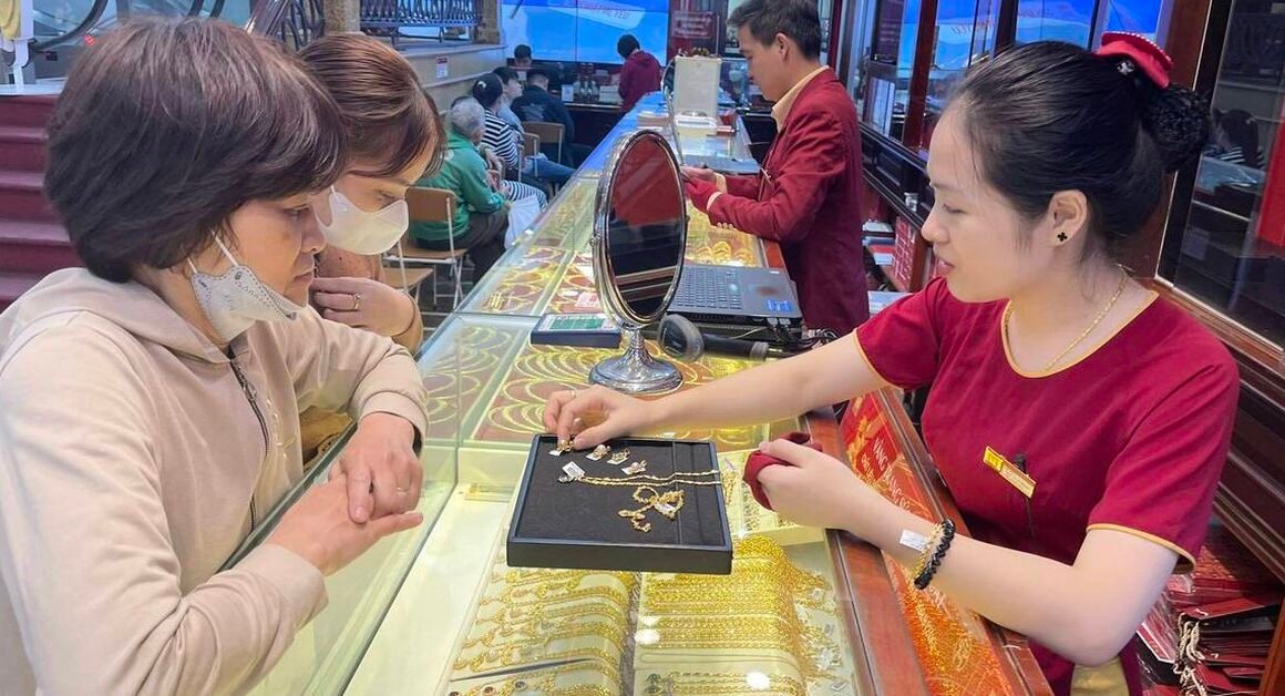 VÀNG THẾ GIỚI ĐỒNG LOẠT GIẢM GIÁ, GIẢM GỬI GÌ CHO NHÀ ĐẦU TƯ?