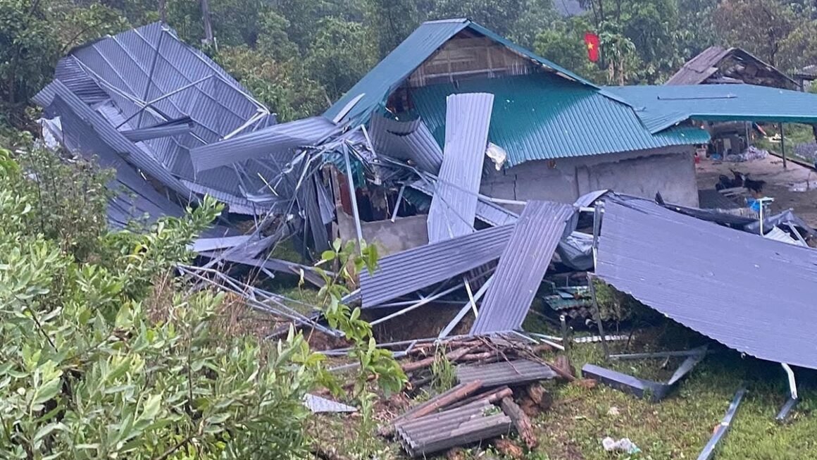 MƯA ĐÁ, DÔNG LỐC Ở LÀO CAI DÙNG TRONG BA NGÀY GÂY THIỆT HẠI HÀN HÀO VỚI HƠN 1.000 NHÀ HƯ HỎNG VÀ THIỆT HẠI HƠN 35 TỶ ĐỒNG!