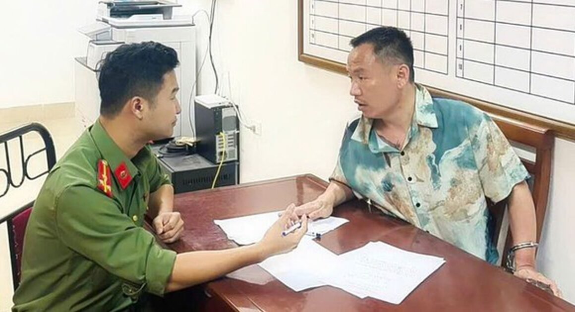 NGƯỜI ĐIỀU KHIỂN XE BẮN SÚNG GIỮA LÙNG XÙNG GIAO THÔNG RỒI BÁO ĐỘNG BẢO VỆ RỜI KHỎI HIỆN TRƯỜNG