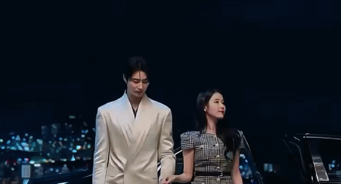 **10 NĂM GIẤU MẶT, BỨC TRANH CHIẾU LÒI BÂY GIỜ ĐƯỢC LỘ RA!**