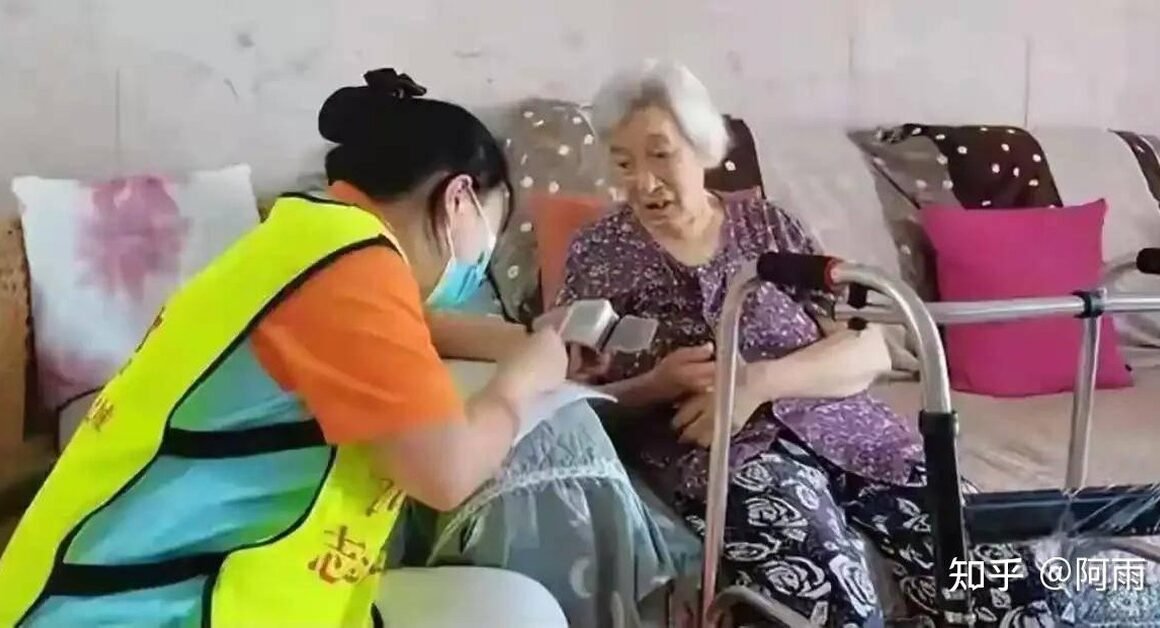 CÔ NỮ SINH 2000 TẠI TRUNG QUỐC KHỞI NGHIỆP CHĂM SÓC NGƯỜI CAO TUỔI KHÁC BIỆT, VẬN DỤNG PHƯƠNG PHÁP MỚI CHỈ MỚI GÂY DỤNG HÀNG TRĂM KHÁCH THÁNG