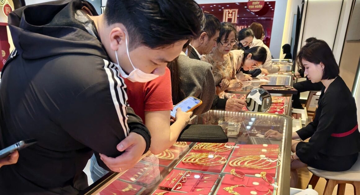 DÂY CHUYỀN VAY VÀNG TRỰC TIẾP TỪ NGƯỜI DÂN: LIỆU ĐÂY LÀ CÁCH MỞ LẠI KÊNH TÍN DỤNG NGHIÊM TRỌNG NHƯ THẾ NÀO?