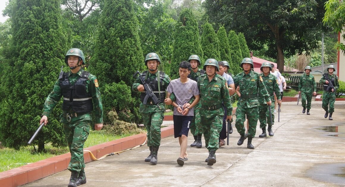 O CẢNH PHỨC TẠP: BỊ CÁO TỐ TỔ CHỨC XUẤT CẢNH TRÁI PHÉP, 3 ĐỐI TƯỢNG BỊ KHỞI TỐ!