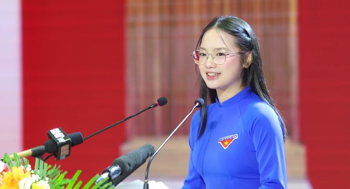KHÔNG NGỜ NỮ SINH NÀY LẠI GHI ĐIỂM 100% VỚI PHONG THÁI TỰ TIN, ĐIỀM TĨNH!