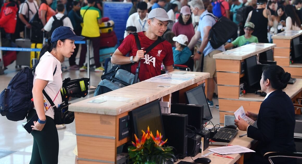 BÃO GIÁ NHIÊN LIỆU KHIẾN CÁC HÃNG HÀNG KHÔNG VIỆT NAM ĐIỀU CHỈNH MẠNG BAY, TIỀM ẨN RỦI RO GIẢM MẠNH DU LỊCH LỄ 30.4 – 1.5