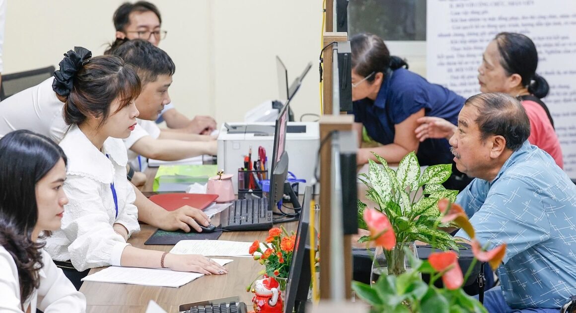 NÊN NÂNG LƯƠNG CƠ SỞ LÀM CHO ĐỜI SỐNG CÔNG CHỨC DỄ DÀNG HƠN, NHƯNG ĐIỂM MẤU Ở ĐÂU?