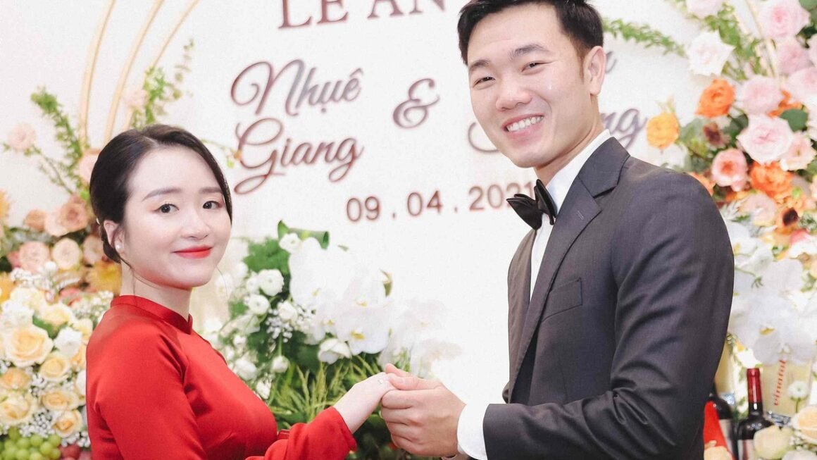 KHÁCH MỜI ĐÓN CHỜ ĐÁM CƯỚI ĐẶC BIỆT CỦA TIỀN VỆ LƯƠNG XUÂN TRƯỜNG VÀ PHỤ NGÔ MAI NHUỆ GIANG VÀO THÁNG 6/2026!