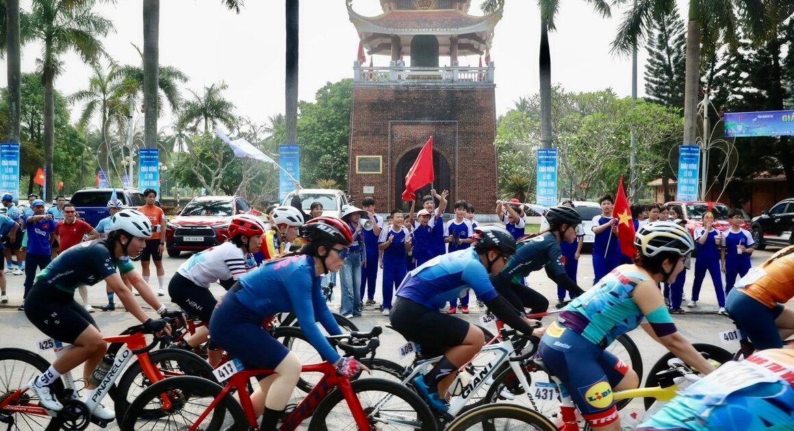 KHÁM PHÁ HÀNH TRÌNH HÒA BÌNH QUA GIẢI ĐUA XE ĐẠP ĐẦY SỨC SỐNG TẠI THÀNH CỔ QUẢNG TRỊ!