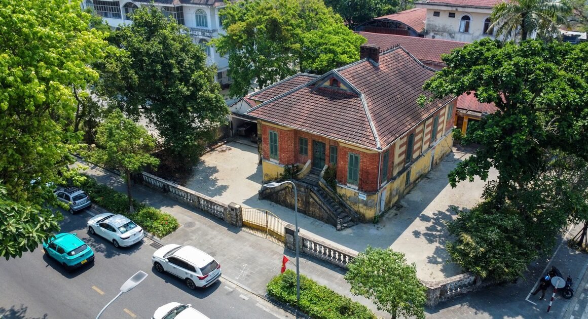 KHÁCH DU LỊCH SẼ BẤT NGỜ TRƯỚC KẾ HOẠCH THÁO DỠ NGÔI BIỆT THỰ PHÁP CỔ TRÊN PHỐ LÊ LỢI!