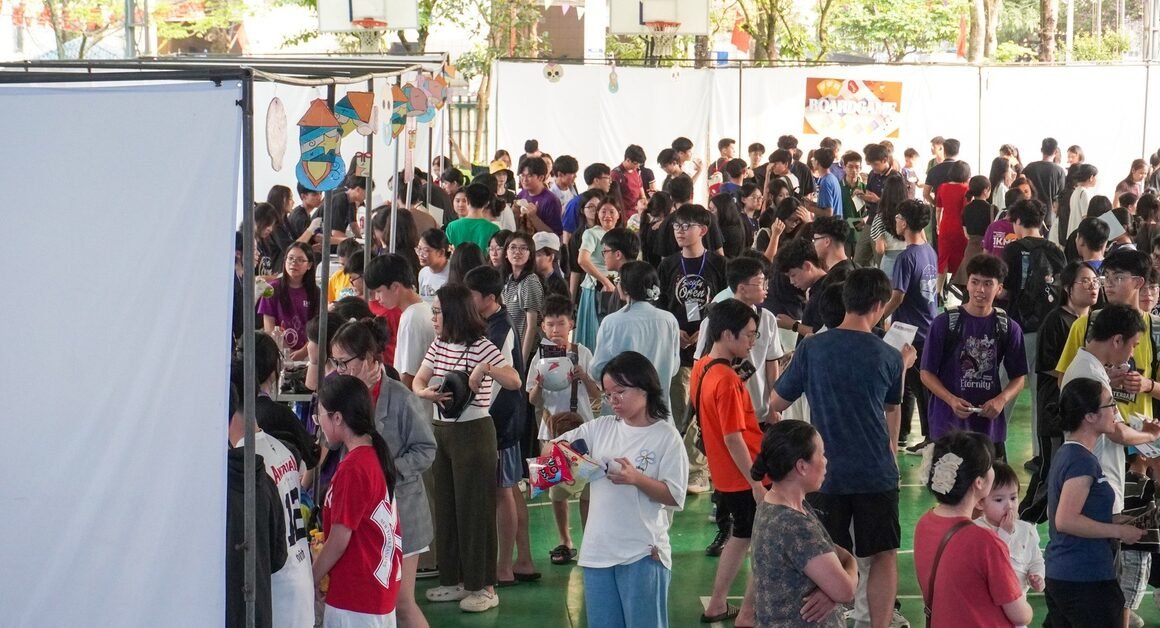 KHÁM PHÁ SCIENCE FAIR 2026: NƠI KHOA HỌC KIẾN KỸ ĐƯỢC BIẾN HÓA THÀNH TRẢI NGHIỆM SỐNG ĐỘNG, HÚT HƠN 3.000 NGƯỜI CHỈ TRONG 1 NGÀY