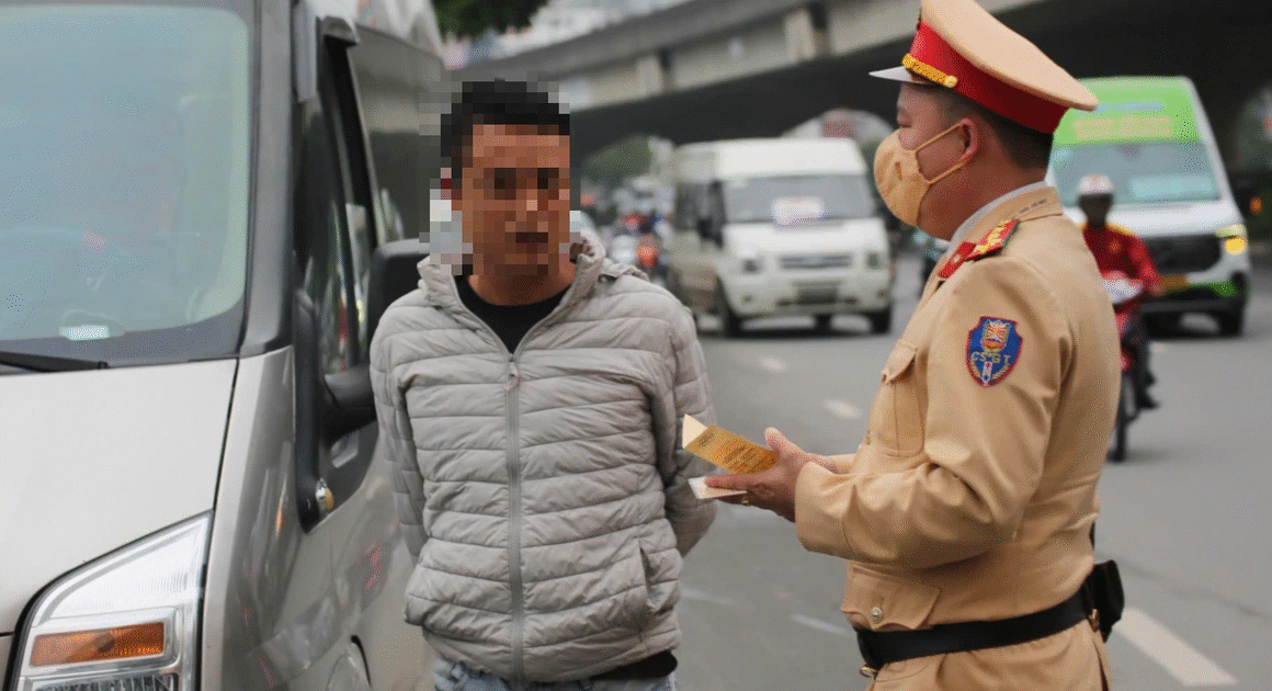 BẾN XE HOẠT ĐỘNG CHÉO GHI, XE CHỞ KHÁCH KHÔNG ĐĂNG KÝ VẬN TẢI GÂY THẤT THỦ THUẾ, AI SẼ LÀNG?