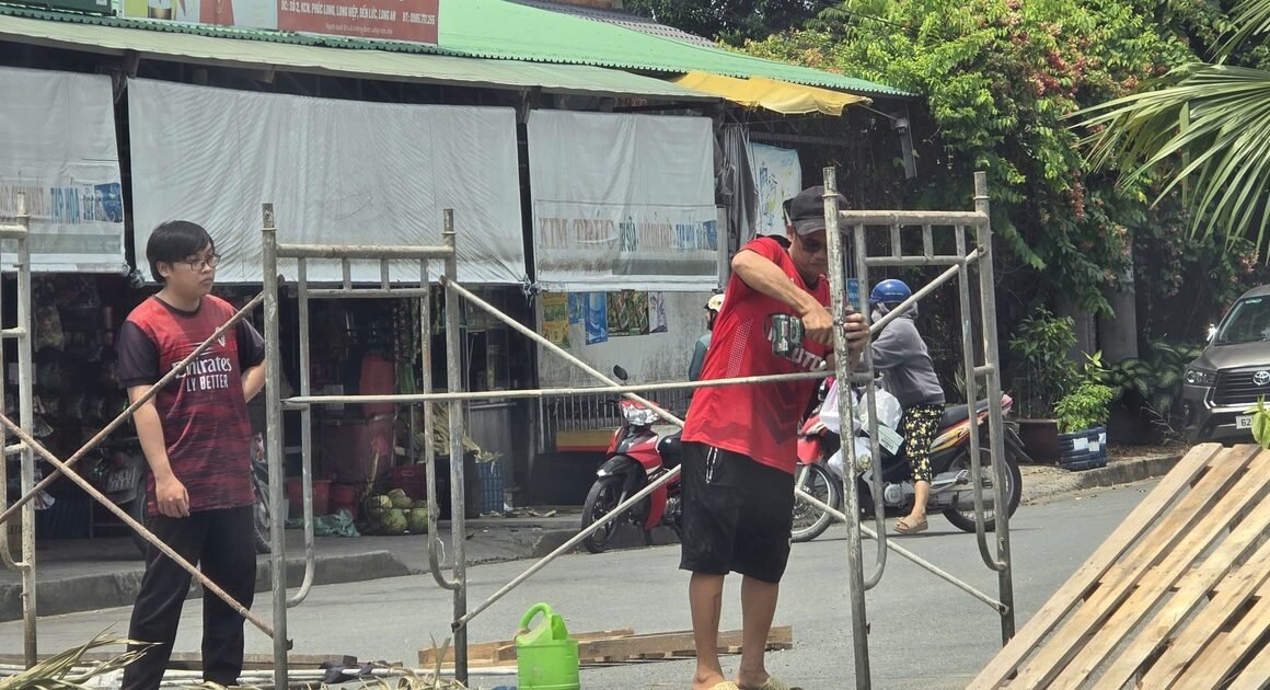 RÀO NGANG TUYẾN ĐƯỜNG TRÊN 30 MÉT ĐANG CẢN TRỞ GIAO THÔNG KHU DÂN CƯ PHÚC LONG, TẠI SAO NÓ LẠI GÂY KHÓ KHĂN CHO NGƯỜI DÂN?