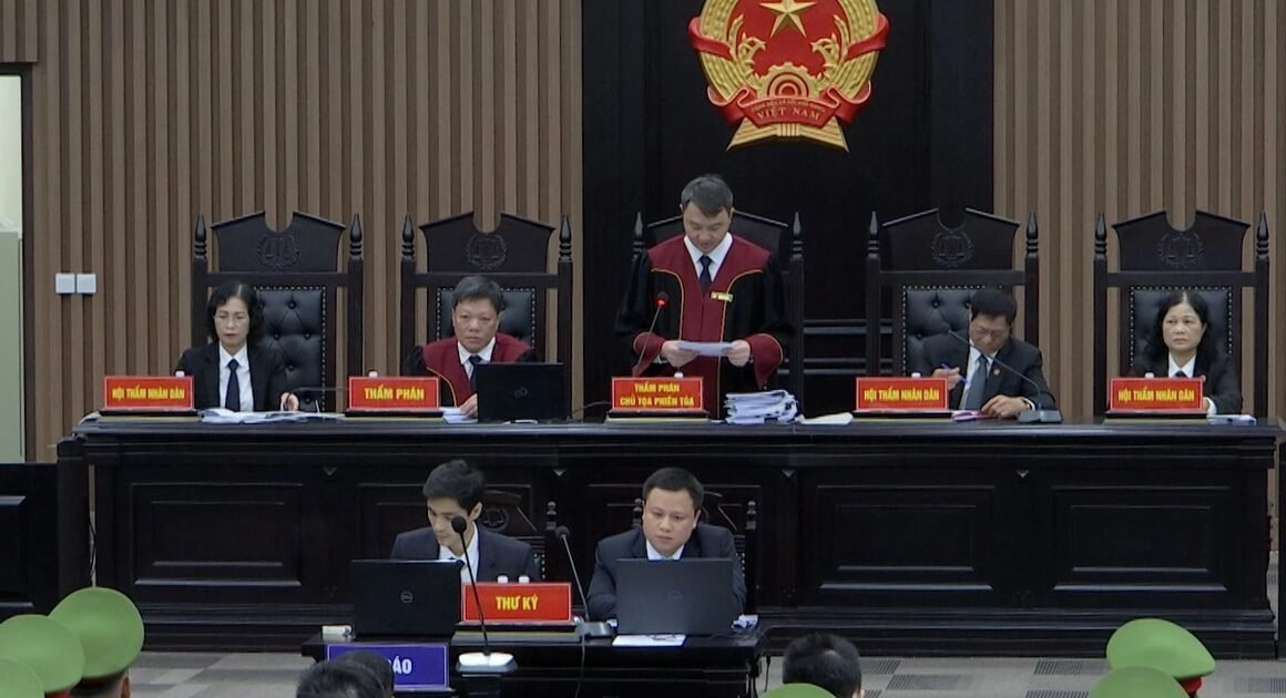 TẠI SAO BỘ CÔNG AN KHÔNG ĐỒNG Ý VỚI VIỆC MIỄN TRỪ TRÁCH NHIỆM HÌNH SỰ CHO LUẬT SƯ BIẾT THÂN CHỦ CHUẨN BỊ PHẠM TỘI?