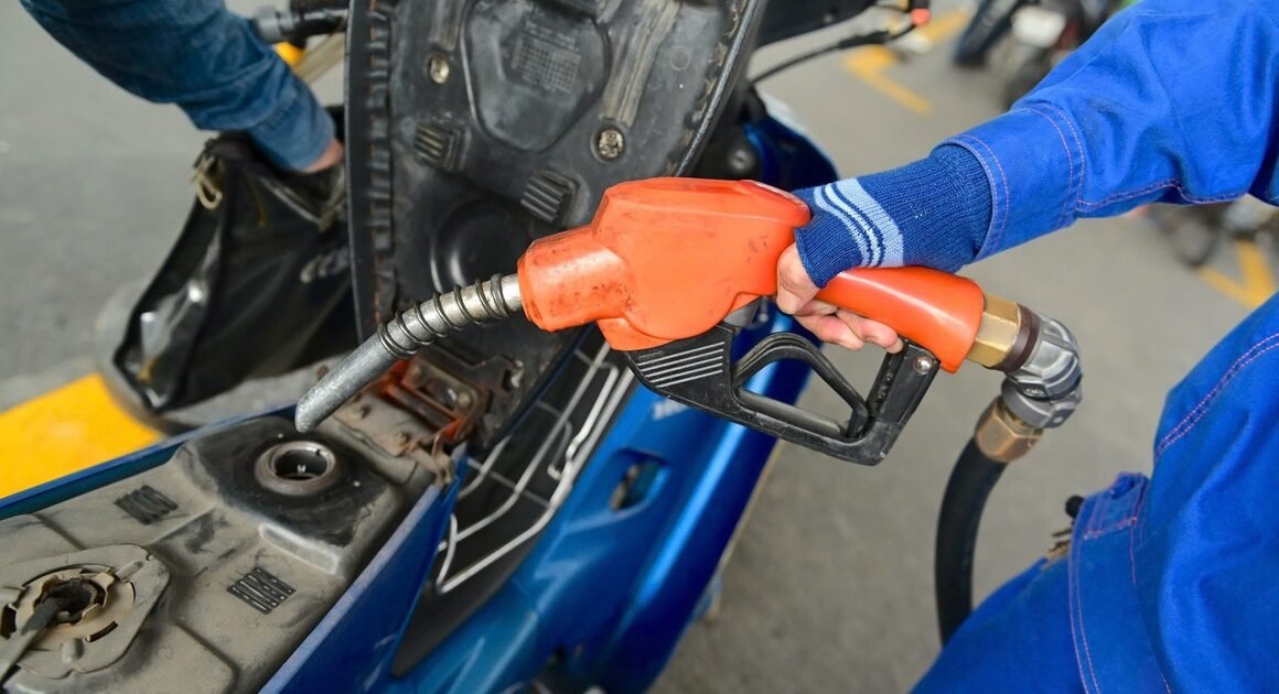 BỘ CÔNG THƯƠNG ĐANG XÂY DỰNG LUẬT CHI TẠM ỨNG BÌNH ỔN GIÁ XĂNG DẦU TỪ NGUỒN TĂNG THU NGÂN SÁCH TRUNG ƯƠNG!