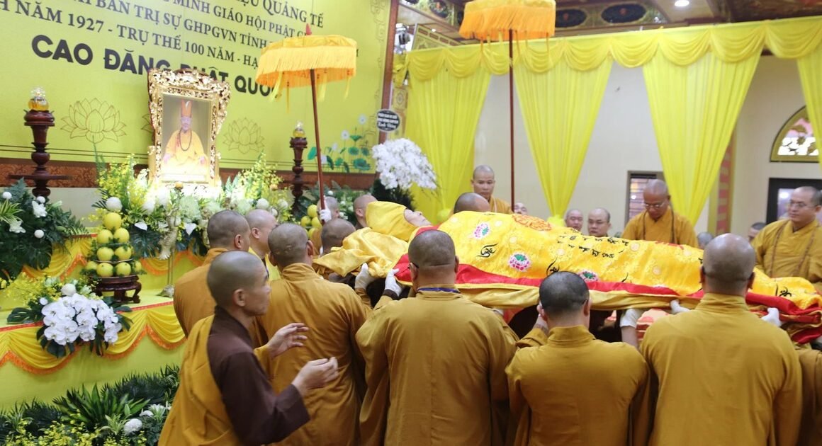 HÀNH TRANG LÊN ĐƯỜNG NGHỈ HƯU CỦA TRƯỞNG LÃO HÒA THƯỢNG THÍCH THANH DỤC ĐÃ TRANG NGHIÊM DIỄN RA TẠI CHÙA THÁNH LONG, HƯNG YÊN!